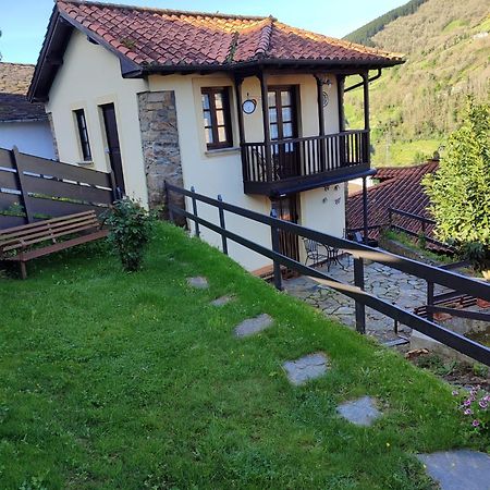 La Casina De Santulaya Villa Cangas De Narcea Eksteriør bilde