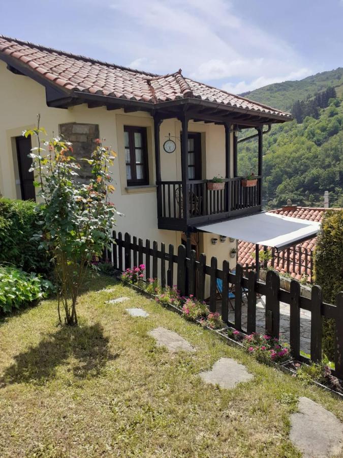 La Casina De Santulaya Villa Cangas De Narcea Eksteriør bilde