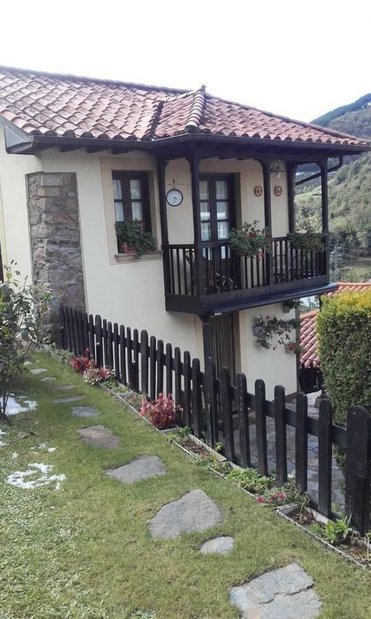 La Casina De Santulaya Villa Cangas De Narcea Eksteriør bilde
